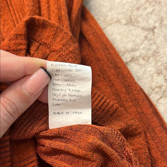 Rust Orange Ribbed Women's Top - Picture 3 of 3